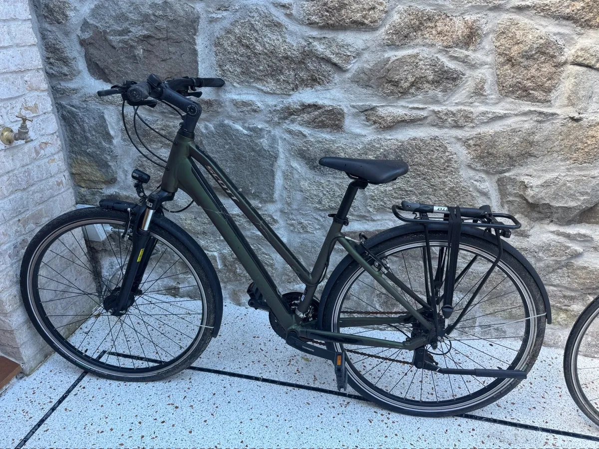 Scott Sub Sport 40 Women's Hybrid Bike - Image 1