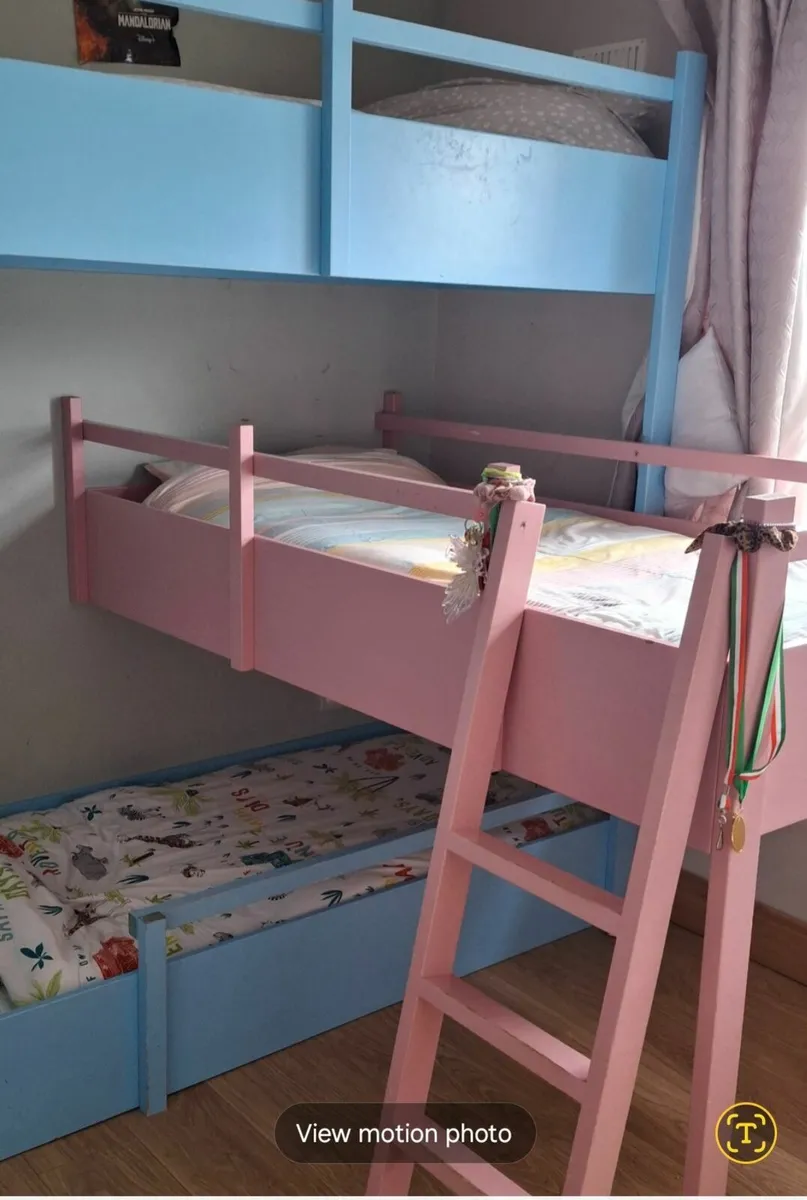 Triple bed with three single beds - Image 1