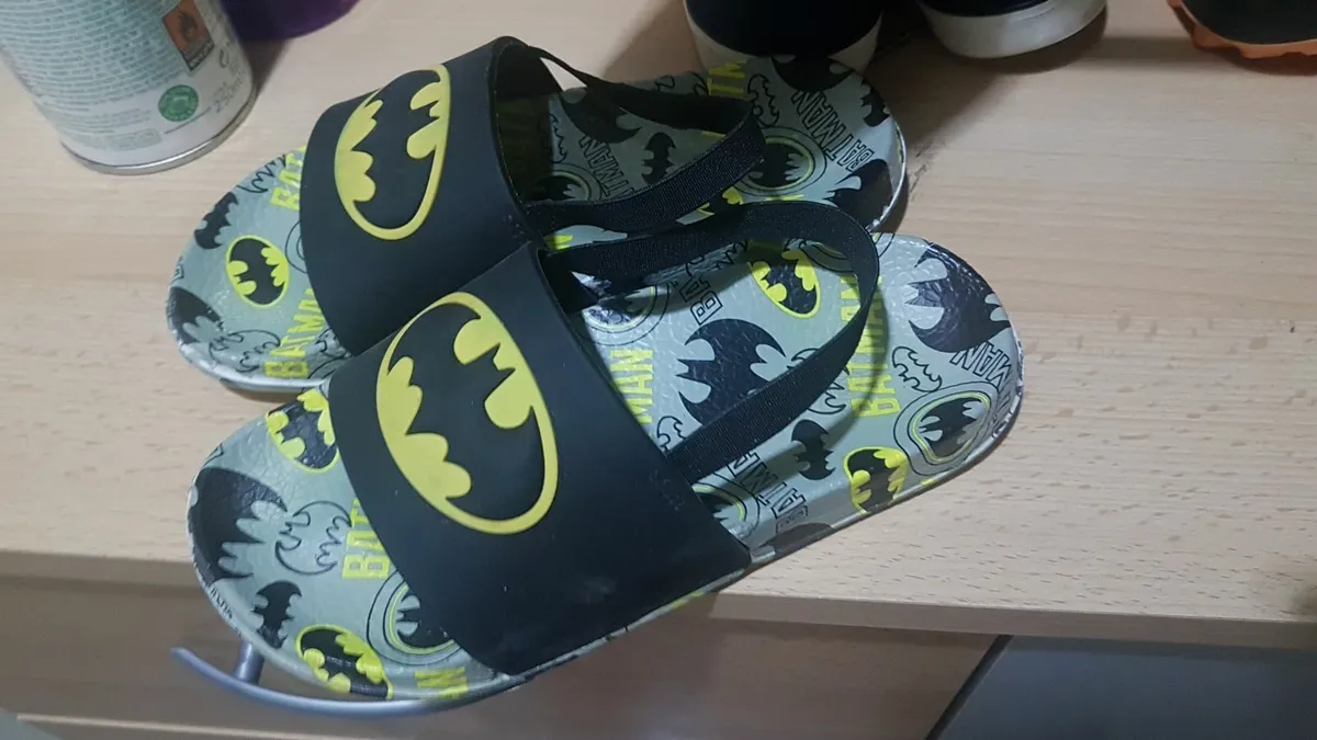 Junior batman sandals size uk 12 - Image 1