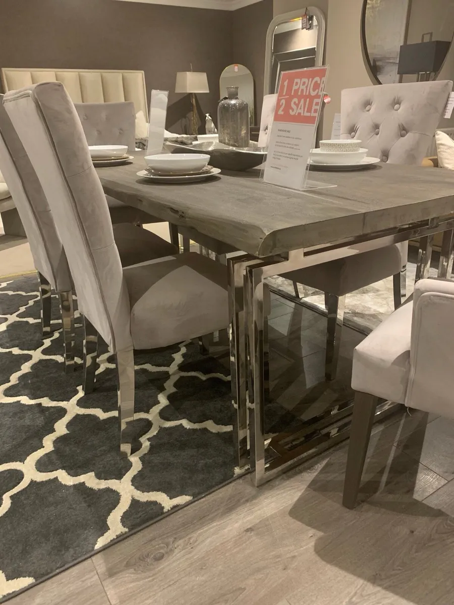 Gorgeous Dining table w live edge  brand new - Image 3