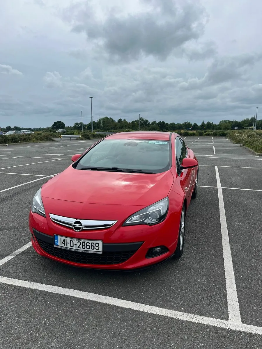 Opel Astra GTC 2014 - Image 1