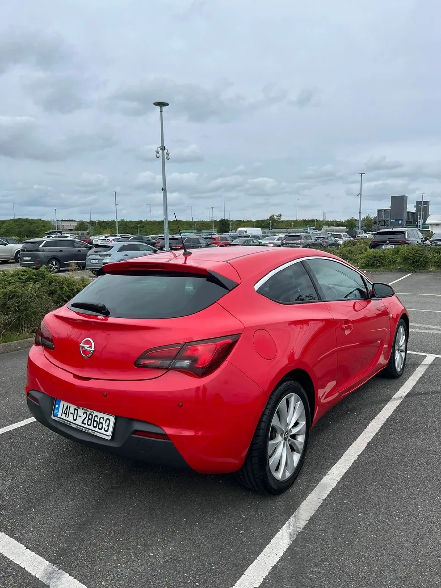 Opel Astra GTC 2014 - Image 2