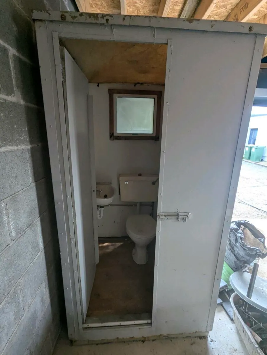 Site Toilet including waste tank - Image 1