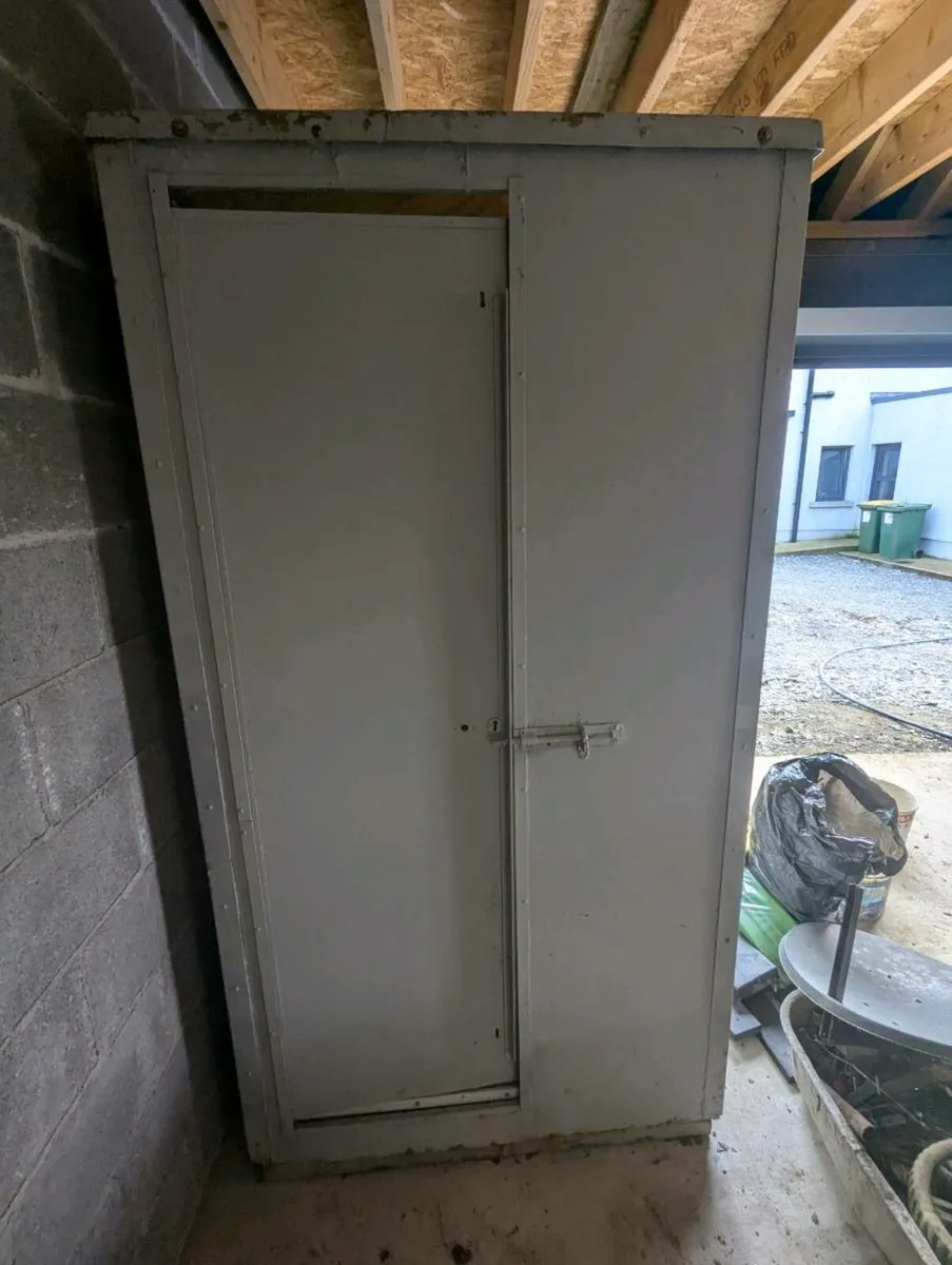 Site Toilet including waste tank - Image 2