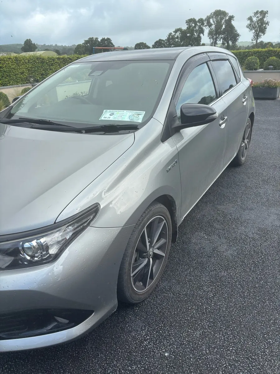 Toyota Auris hybrid - Image 1