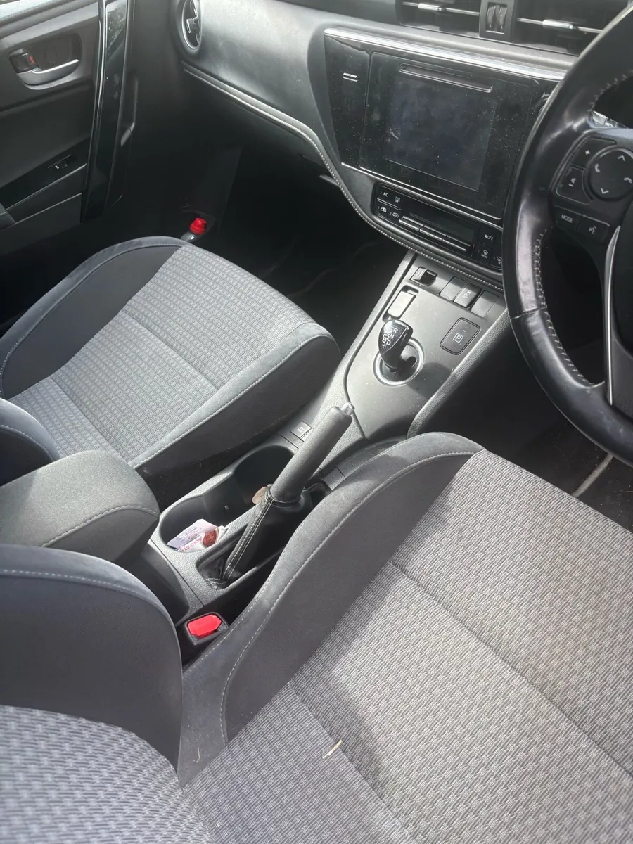 Toyota Auris hybrid - Image 4