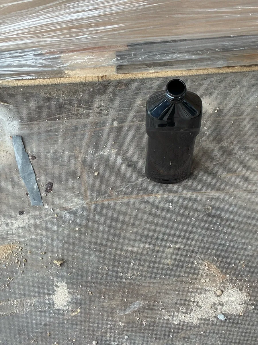 Plastic bottles - Image 3