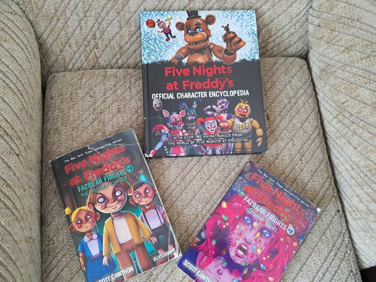 5 nights of Freddy books and toys - Image 1