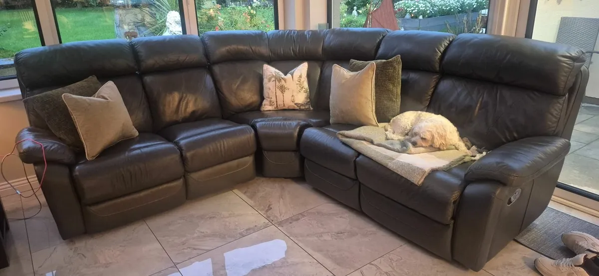 Leather couch - Image 2