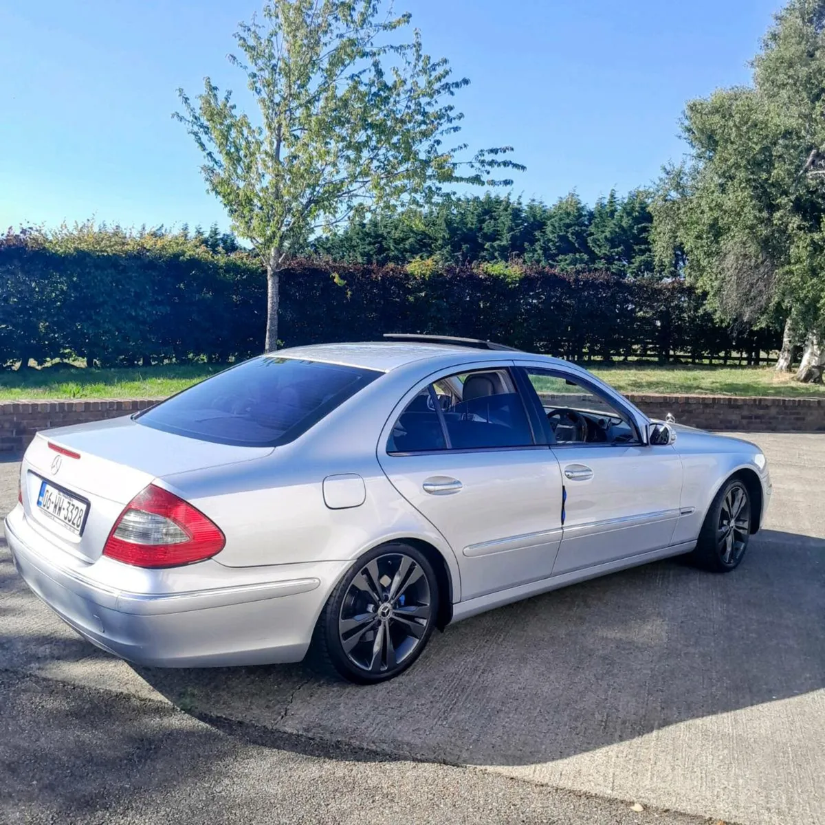 2006 W211 EClass Benz - Image 1