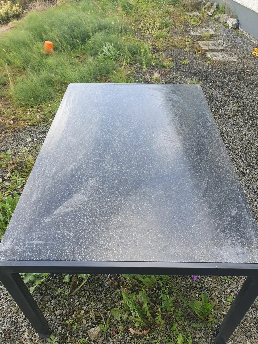 Garden table - Image 1