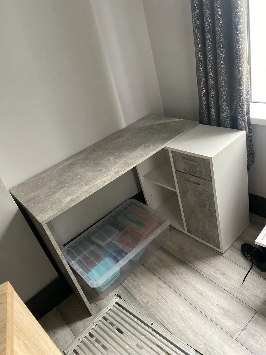 Computer desk