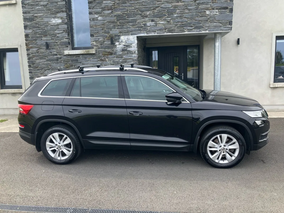 7 Seater Car - Image 3