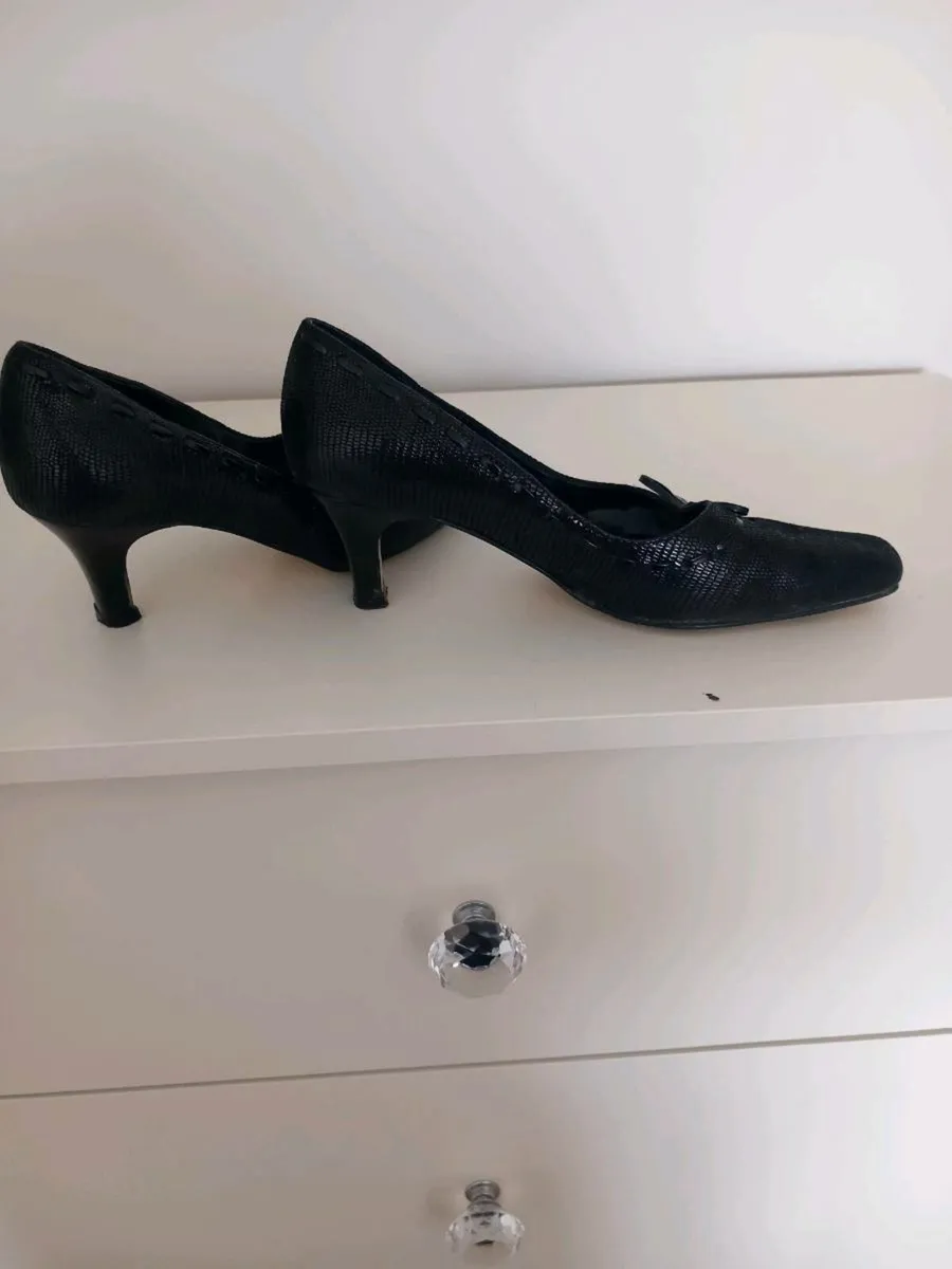 Ladies Shoes and Sandals - Image 4