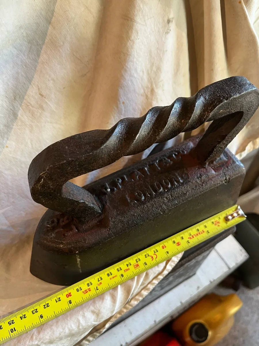 Antique Tailors Iron - Image 2