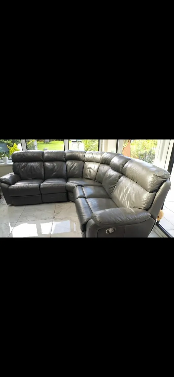 Leather couch - Image 3