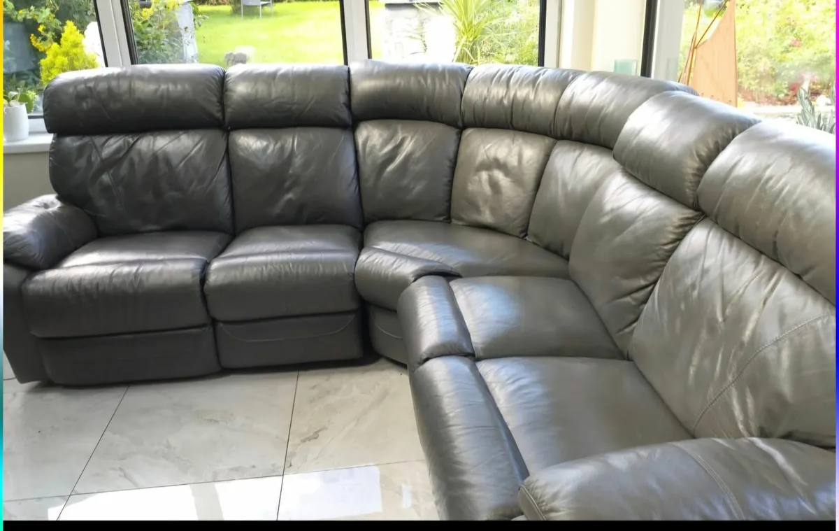 Leather couch - Image 4