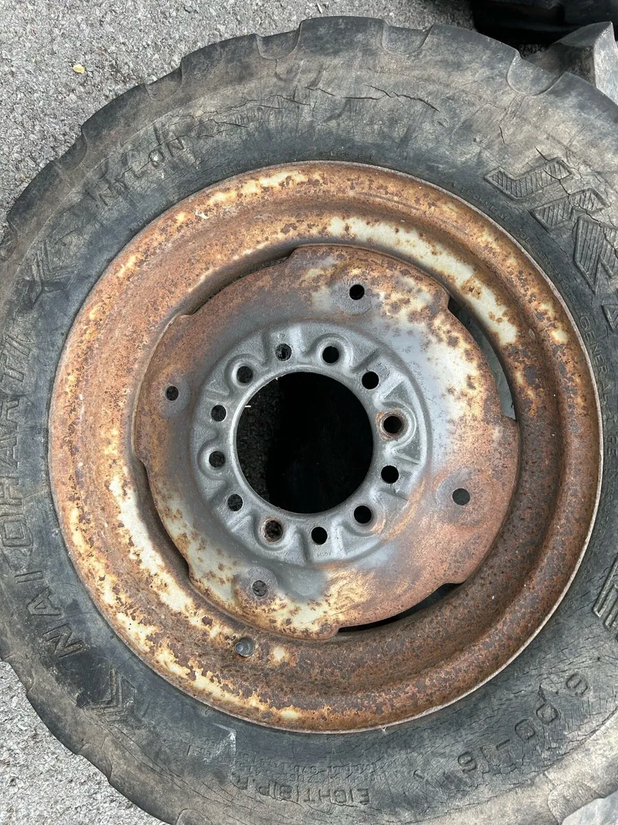 MF 135 rims and tyres Massey Ferguson - Image 3