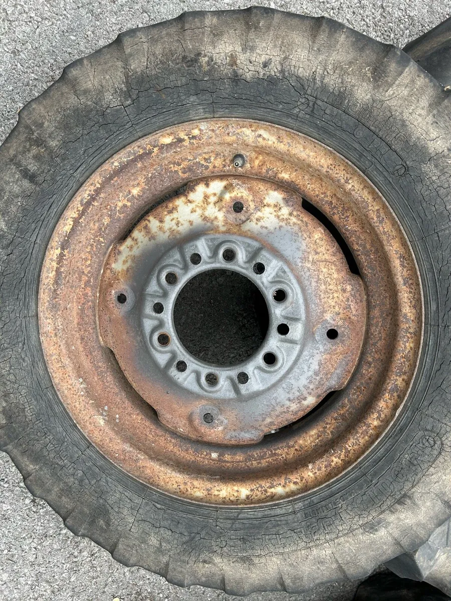 MF 135 rims and tyres Massey Ferguson - Image 4