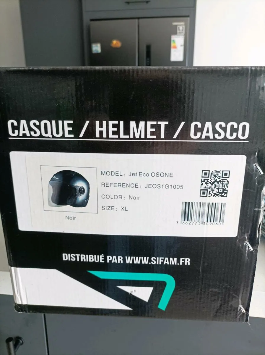 Mortorbike helmet - Image 1