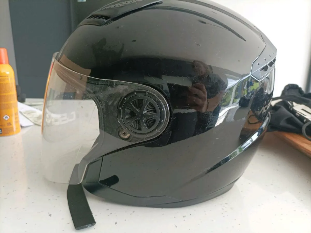 Mortorbike helmet - Image 2