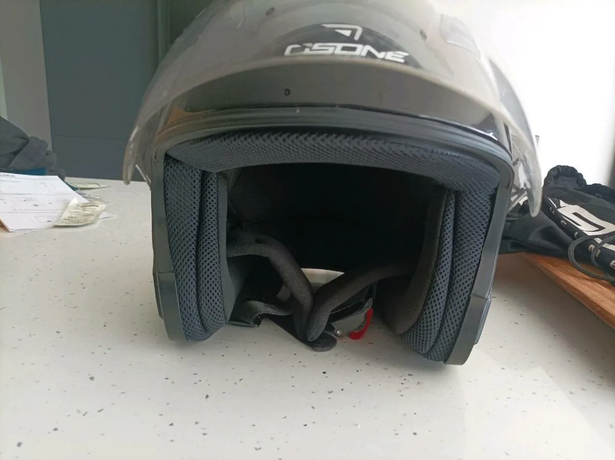 Mortorbike helmet - Image 4