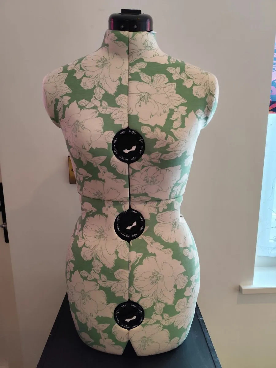 Dressmaker model with stand - Image 1