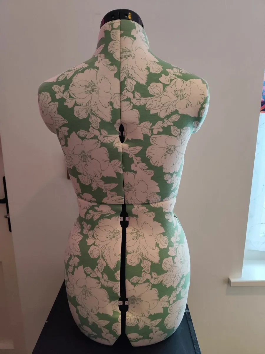 Dressmaker model with stand - Image 2