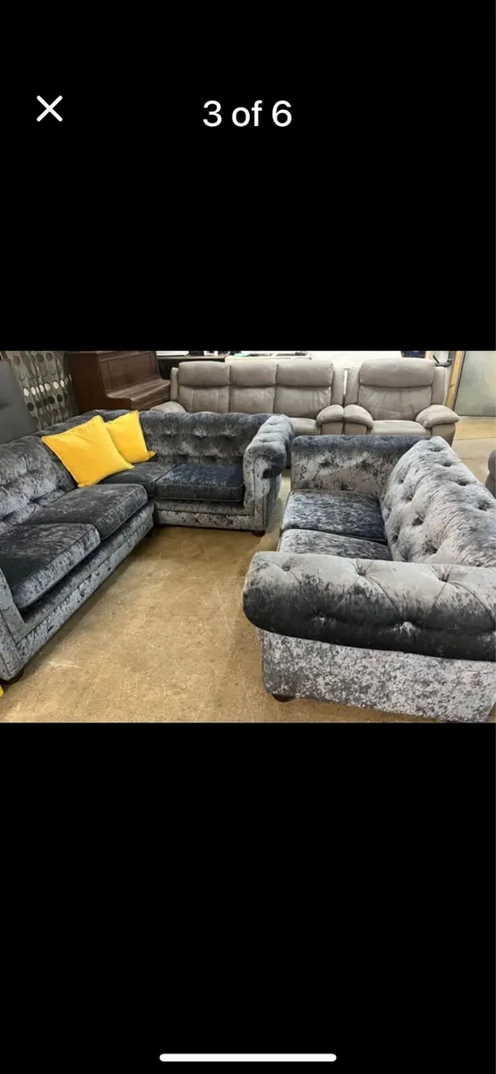 Chesterfield sofa set - Image 3
