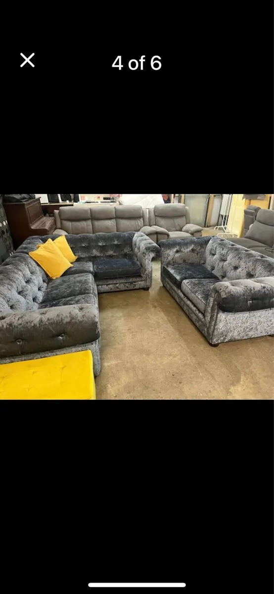 Chesterfield sofa set - Image 4