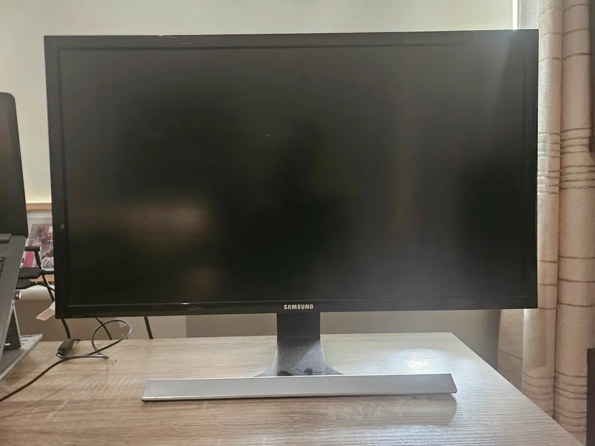 Computer Monitor - Image 2