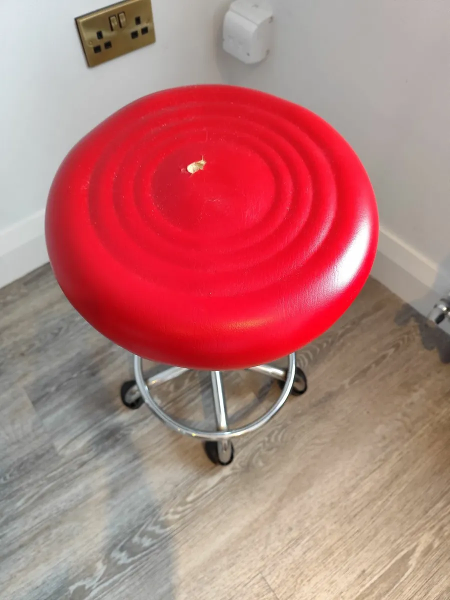 Office chair - Image 1