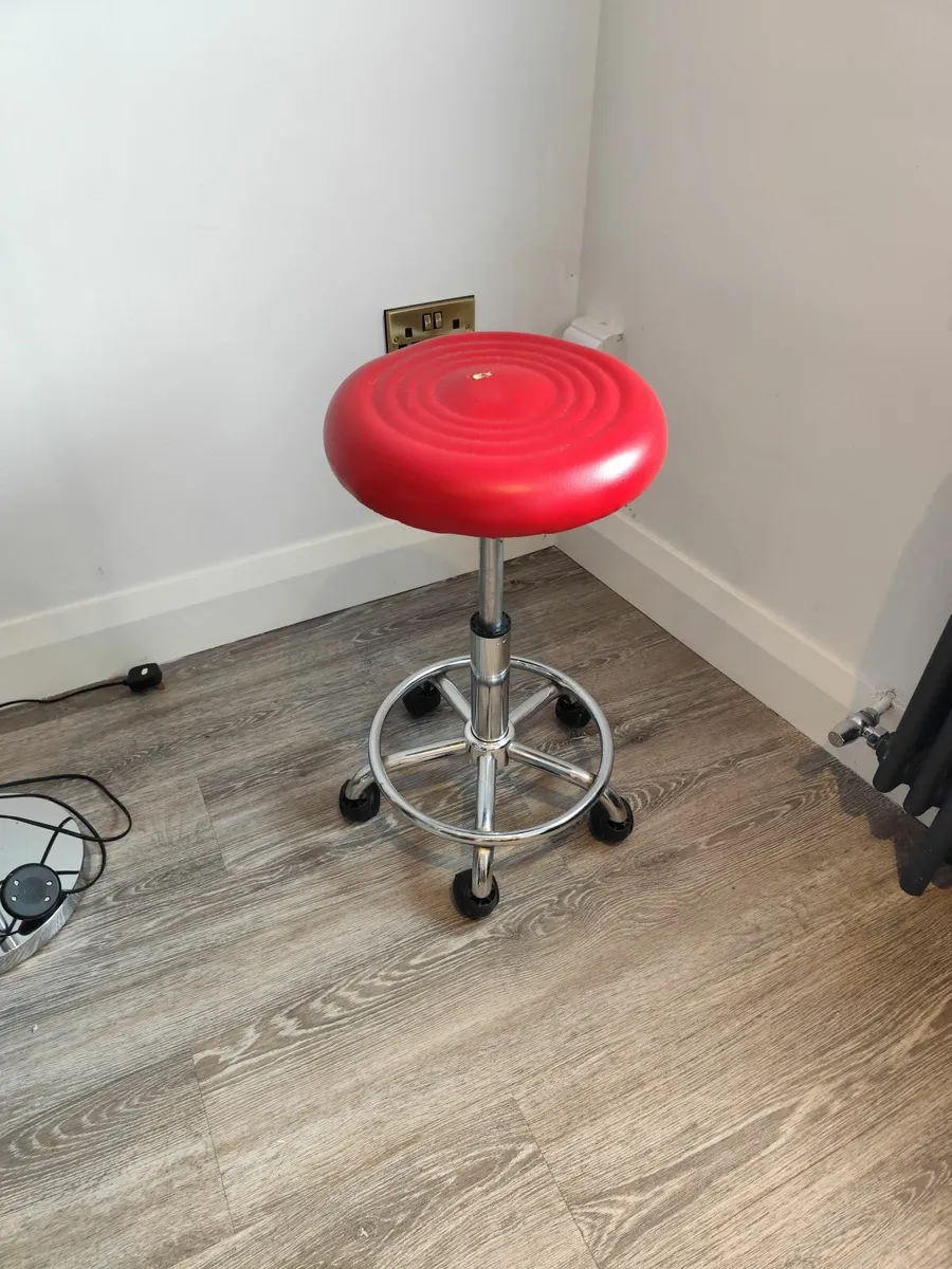 Office chair - Image 2