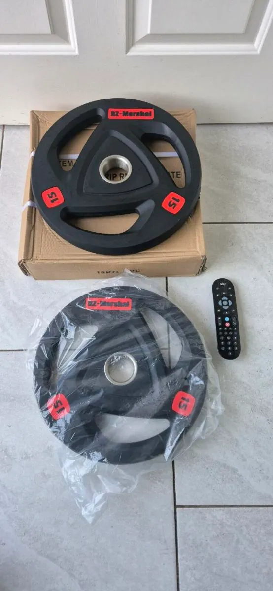 Brand new 2x15 kilo Olympic tri grip weight plates - Image 2