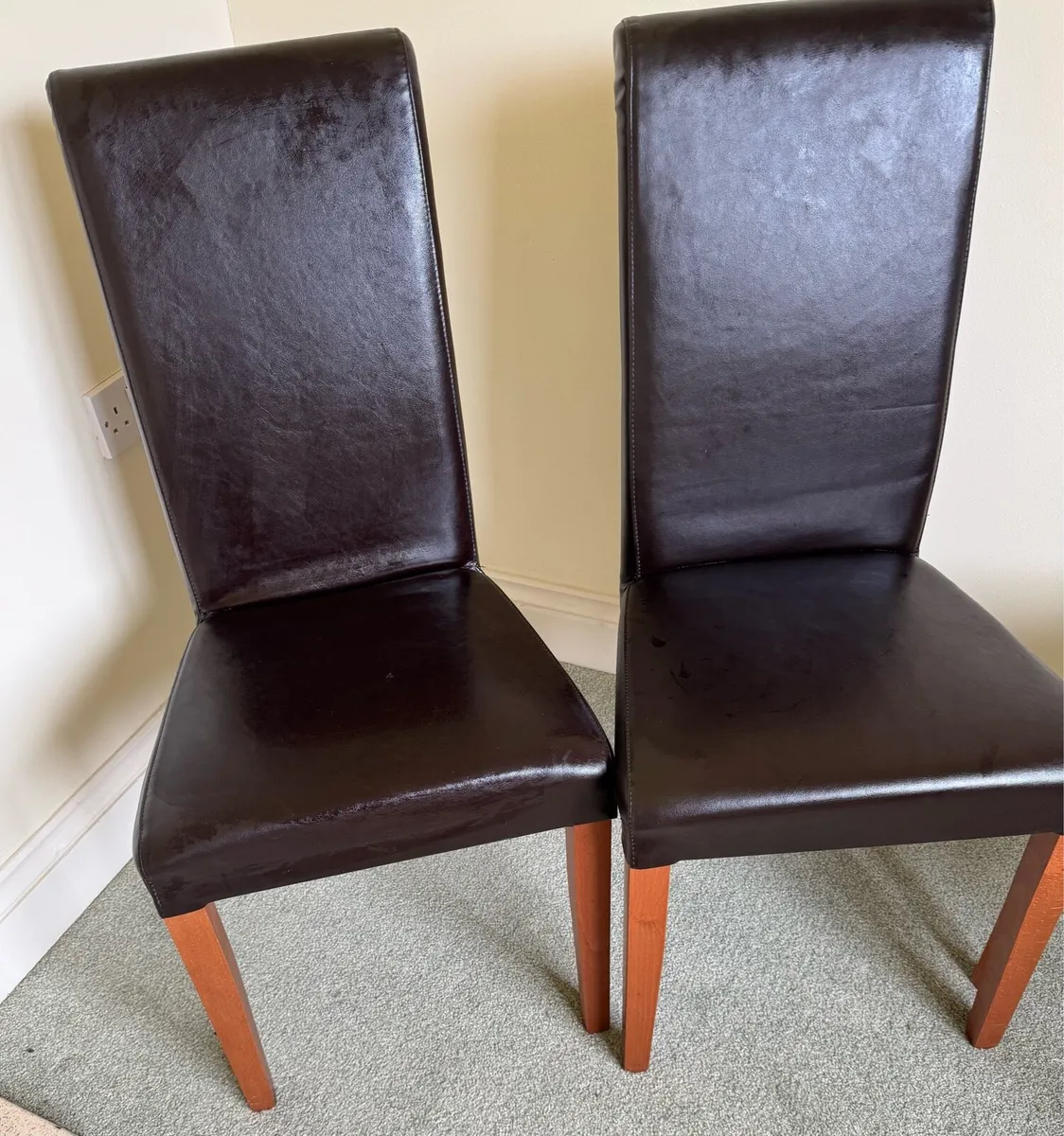 Table &chairs - Image 2