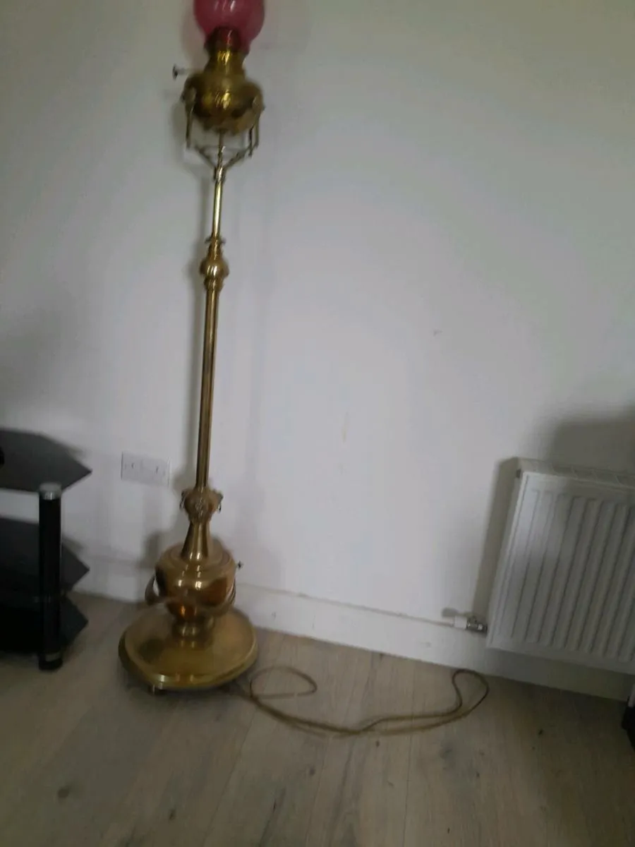 Old brass lamp - Image 2