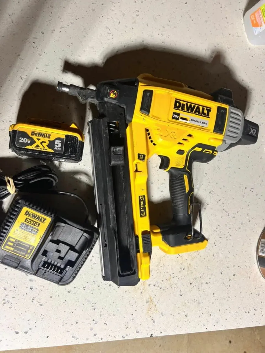 Electric Cordless Concrete Nailer DeWalt 20-Volt M - Image 1