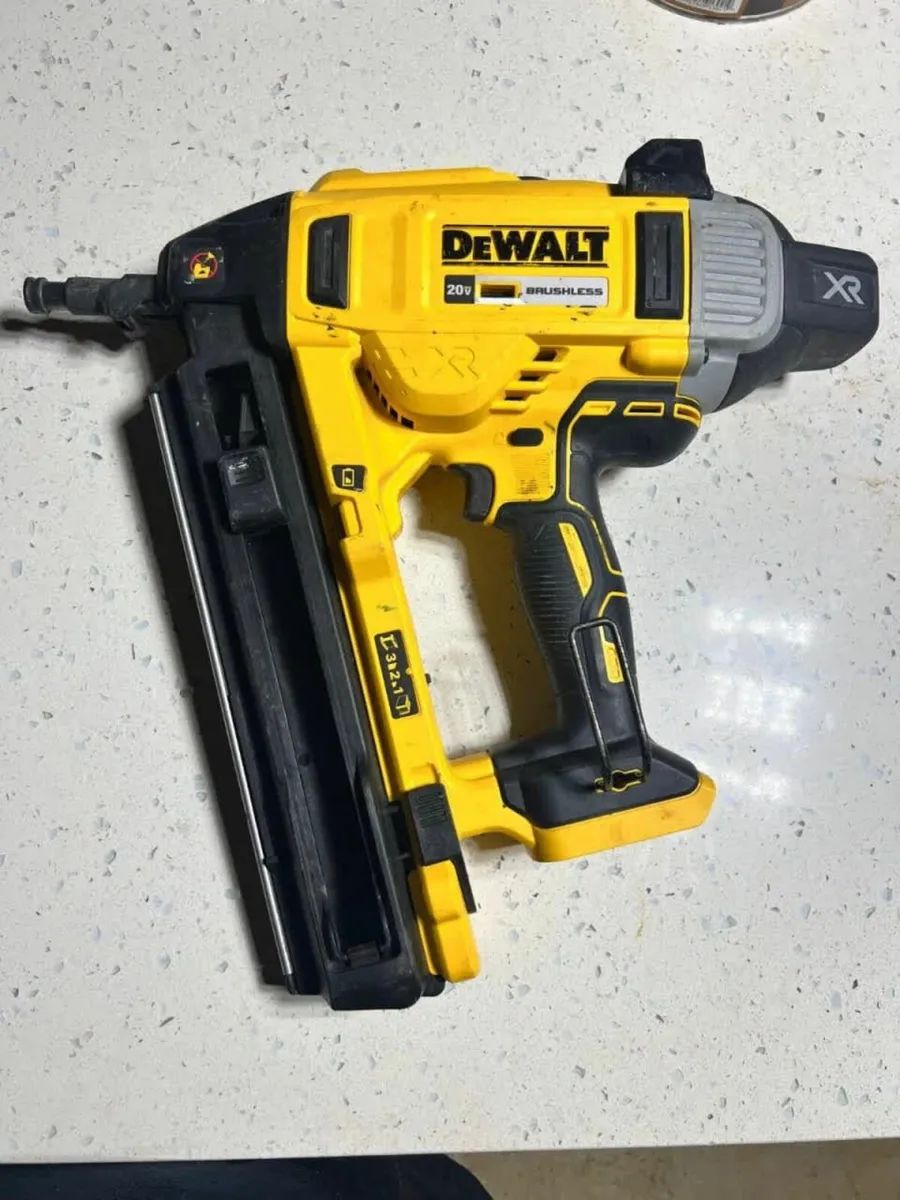Electric Cordless Concrete Nailer DeWalt 20-Volt M - Image 3