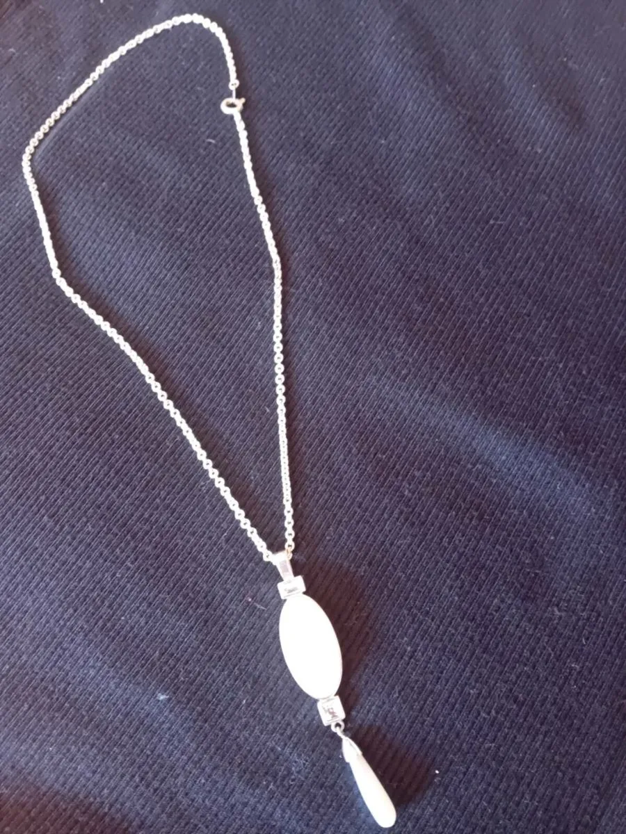Newbridge Chain & Pendant - Image 2