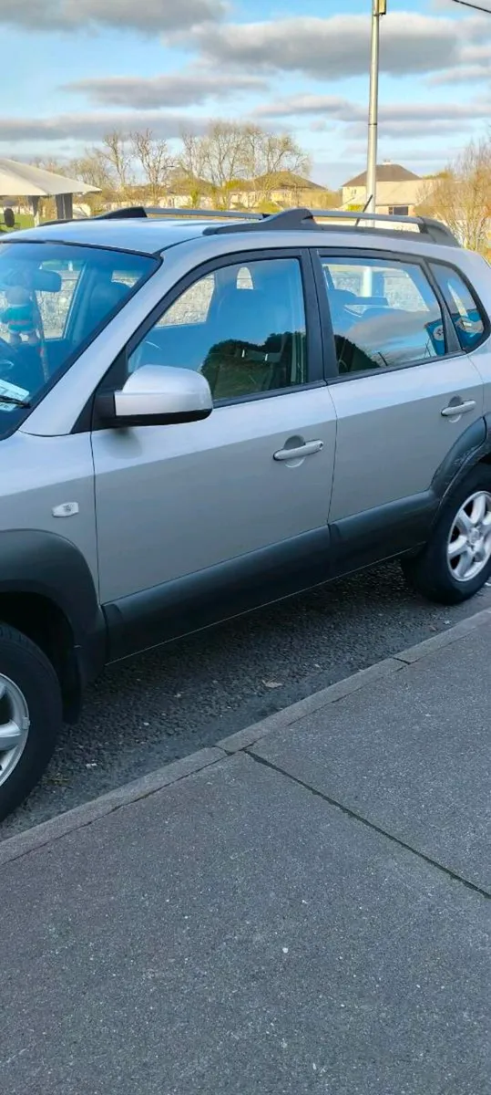 Automatic 07 Hyundai Tucson for repair - Image 1