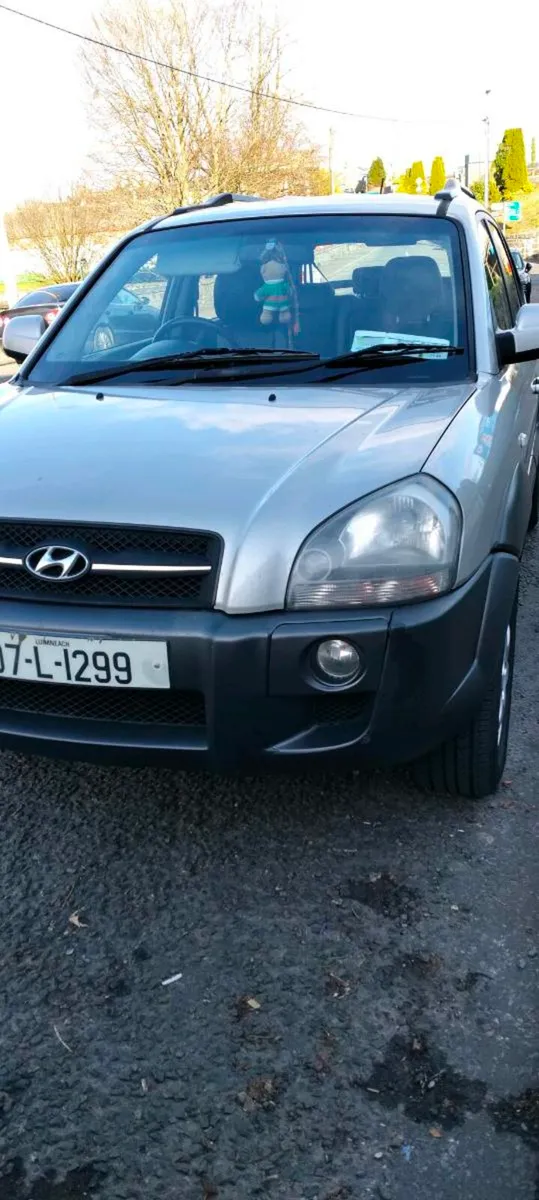 Automatic 07 Hyundai Tucson for repair - Image 2