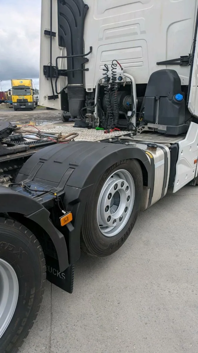 Renault T high 520 6x2 - Image 3