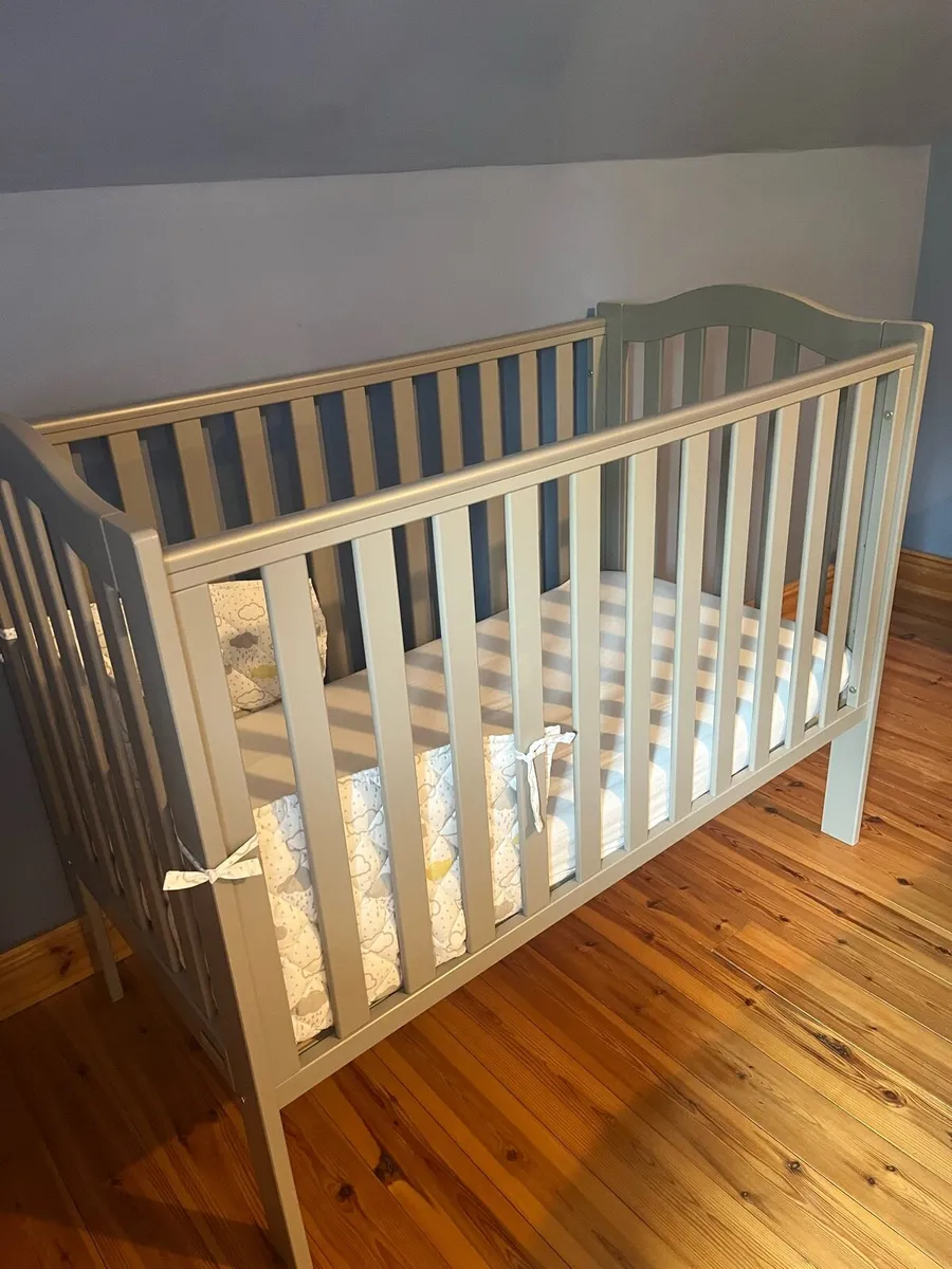 Baby Elegance Cot with mattress - Image 1