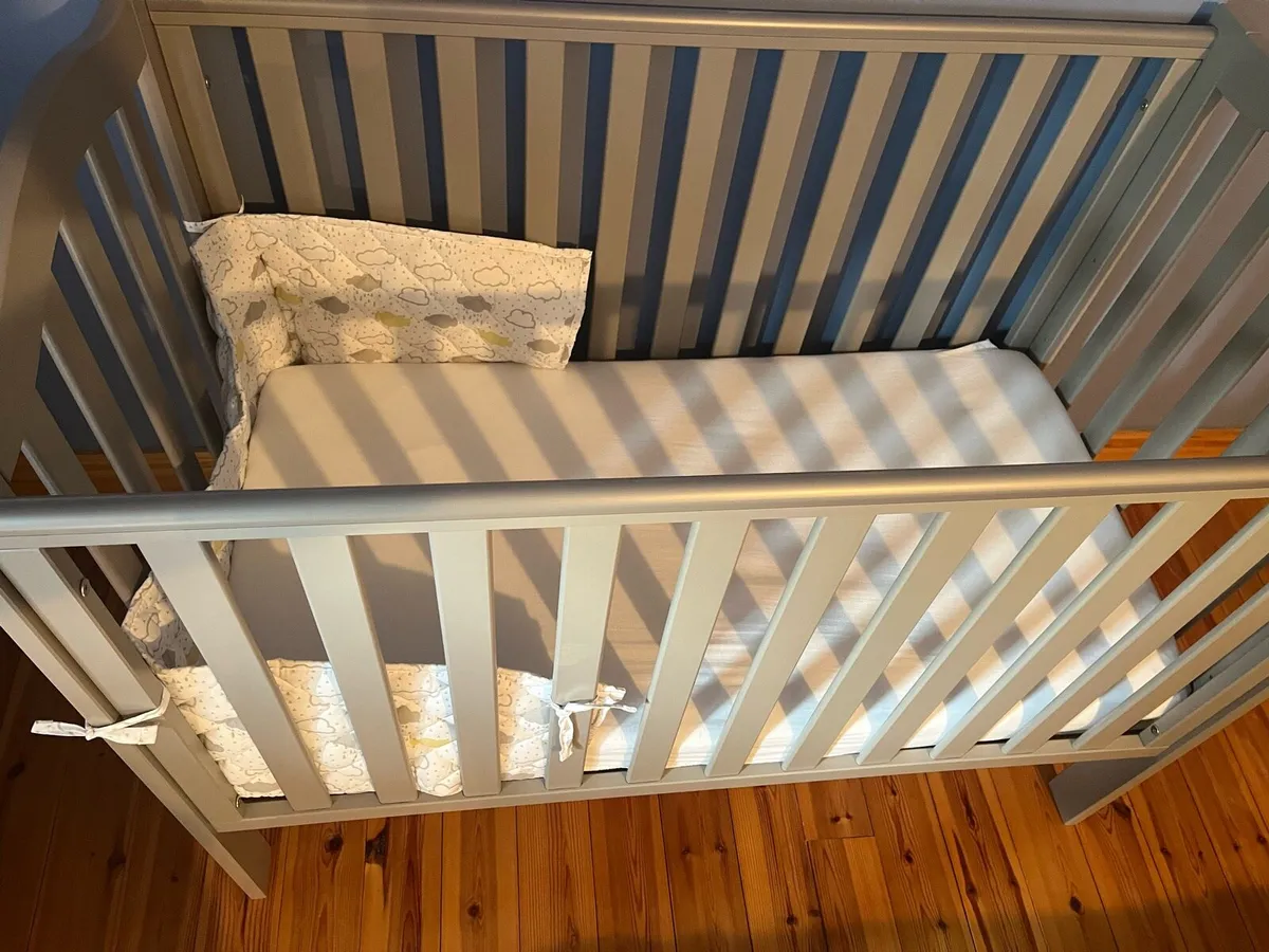 Baby Elegance Cot with mattress - Image 3