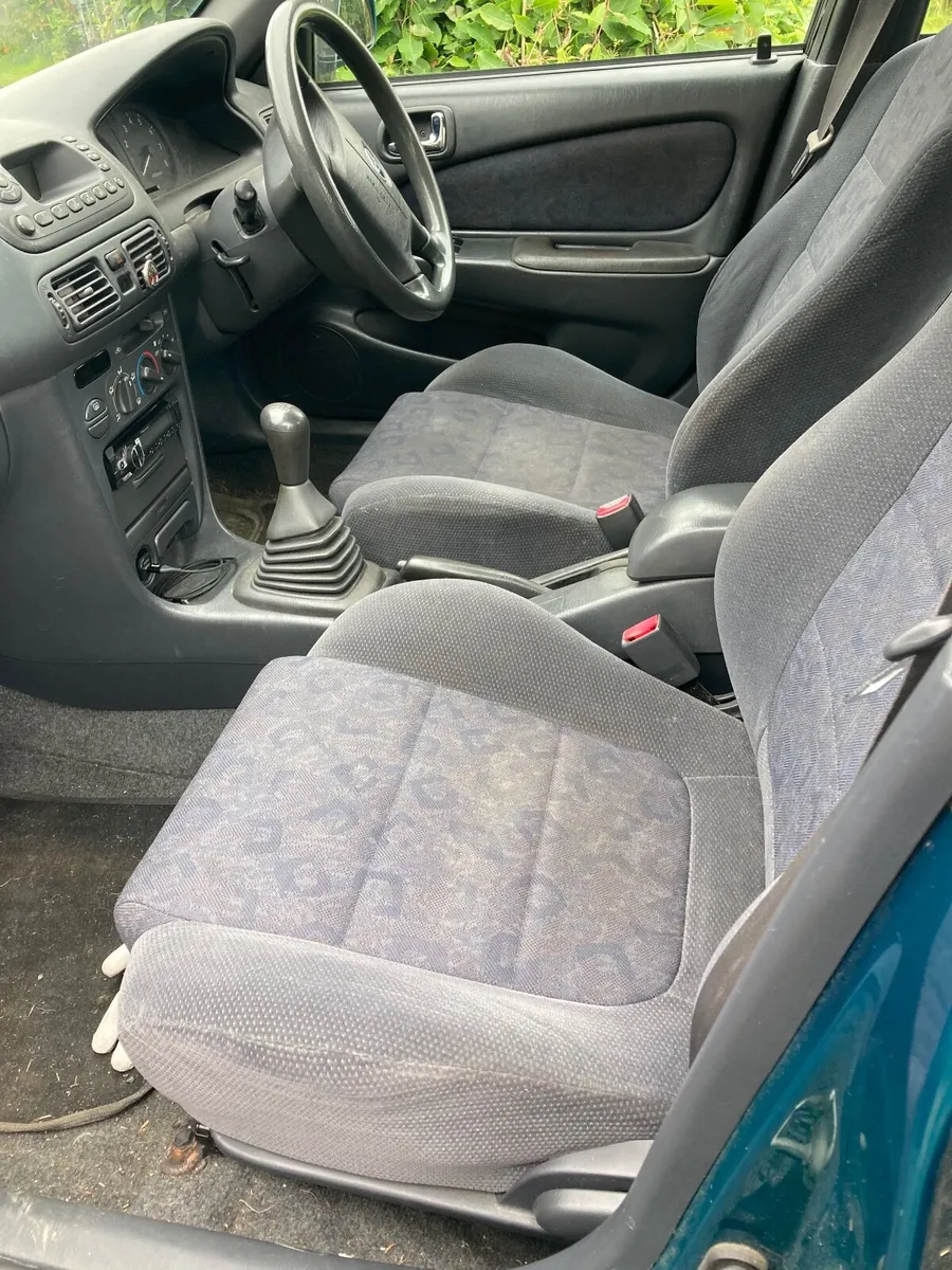 Toyota Corolla 2000 - Image 4