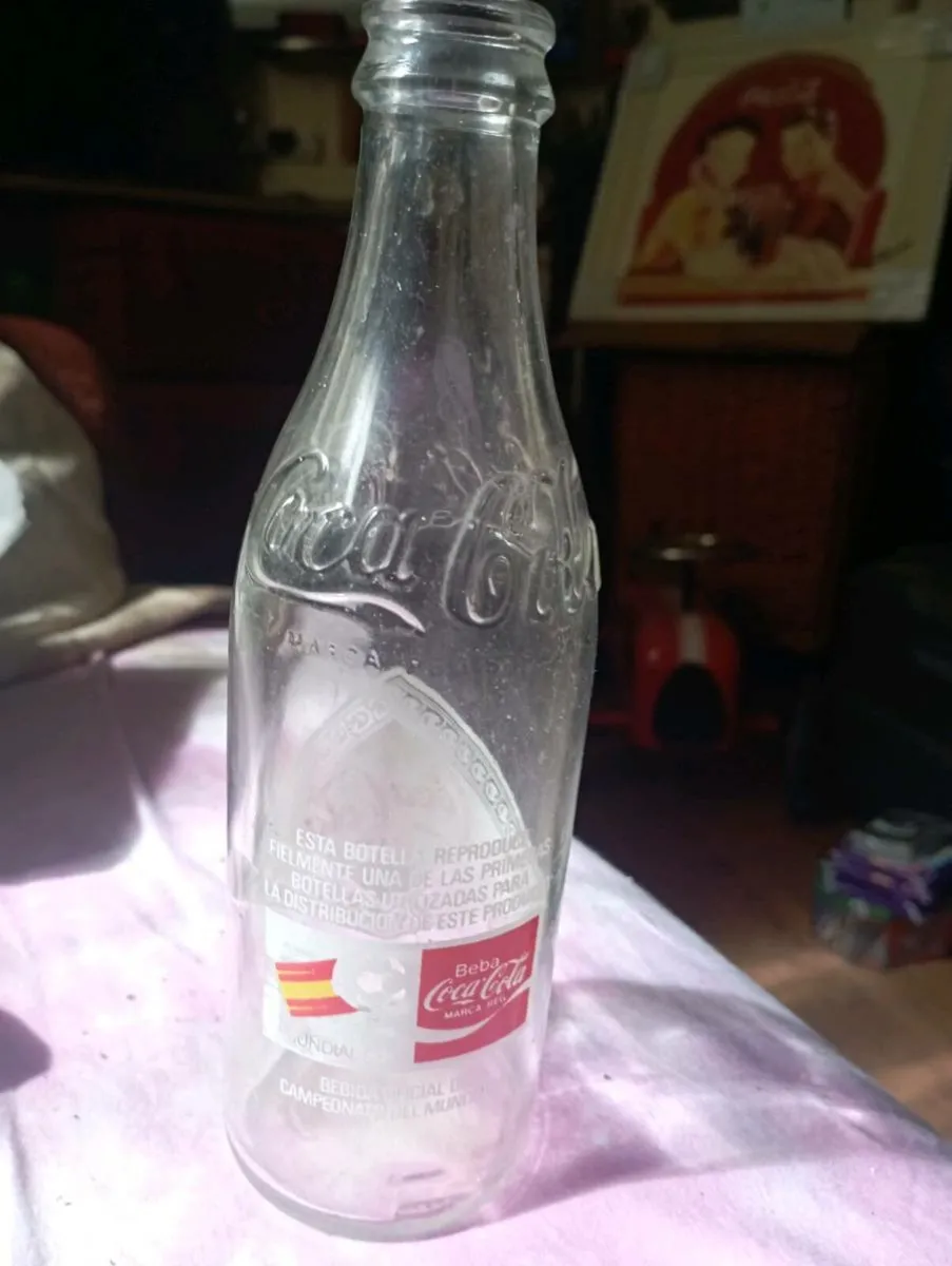 VINTAGE1982 COLA COLA EMPTY BOTTLE . - Image 2