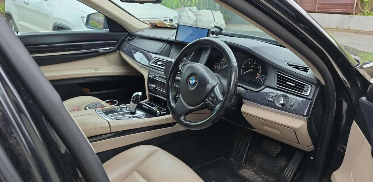 Bmw 7 series 2010 - Image 4