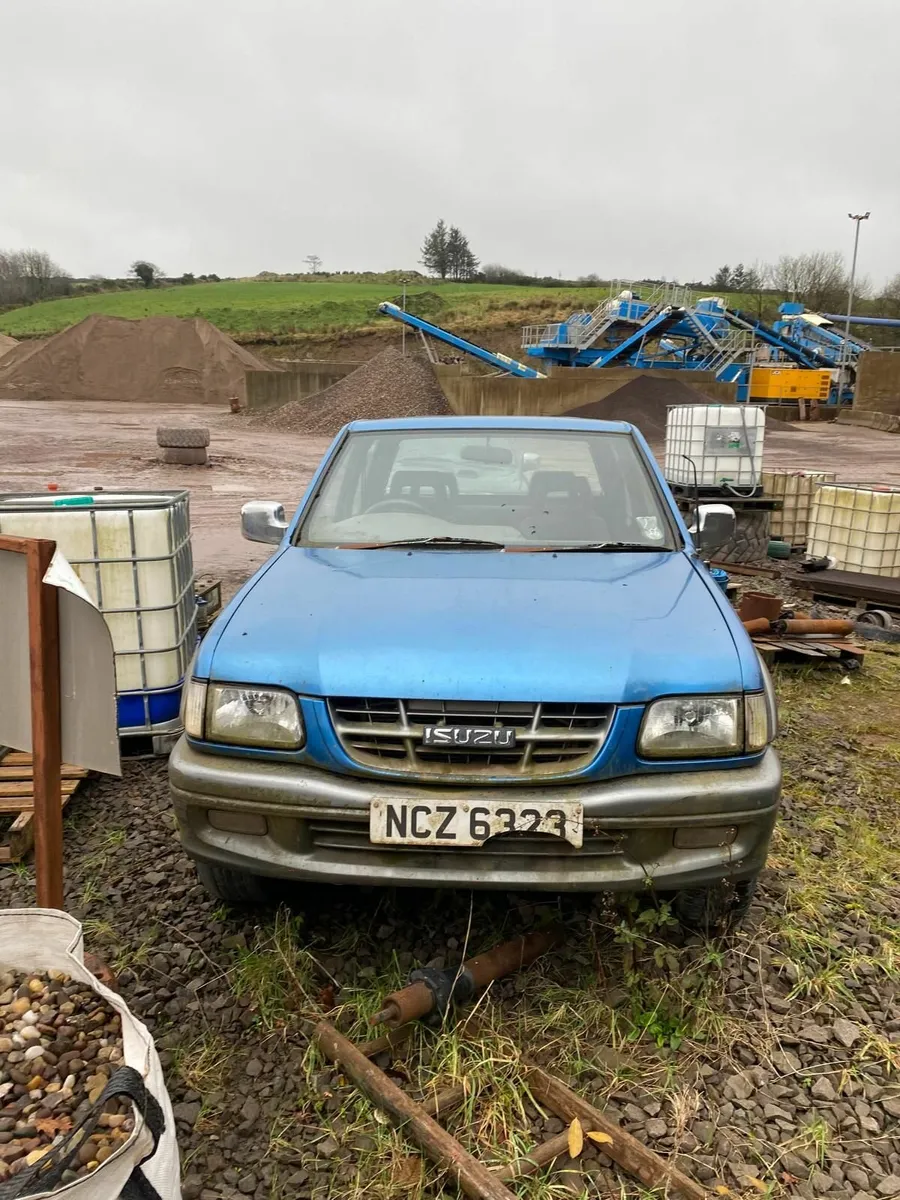 Isuzu D-Max 2002 - Image 1