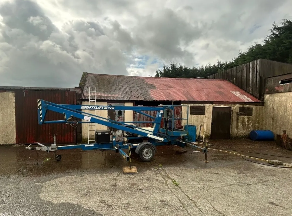 Tow behind cherry picker - Image 2