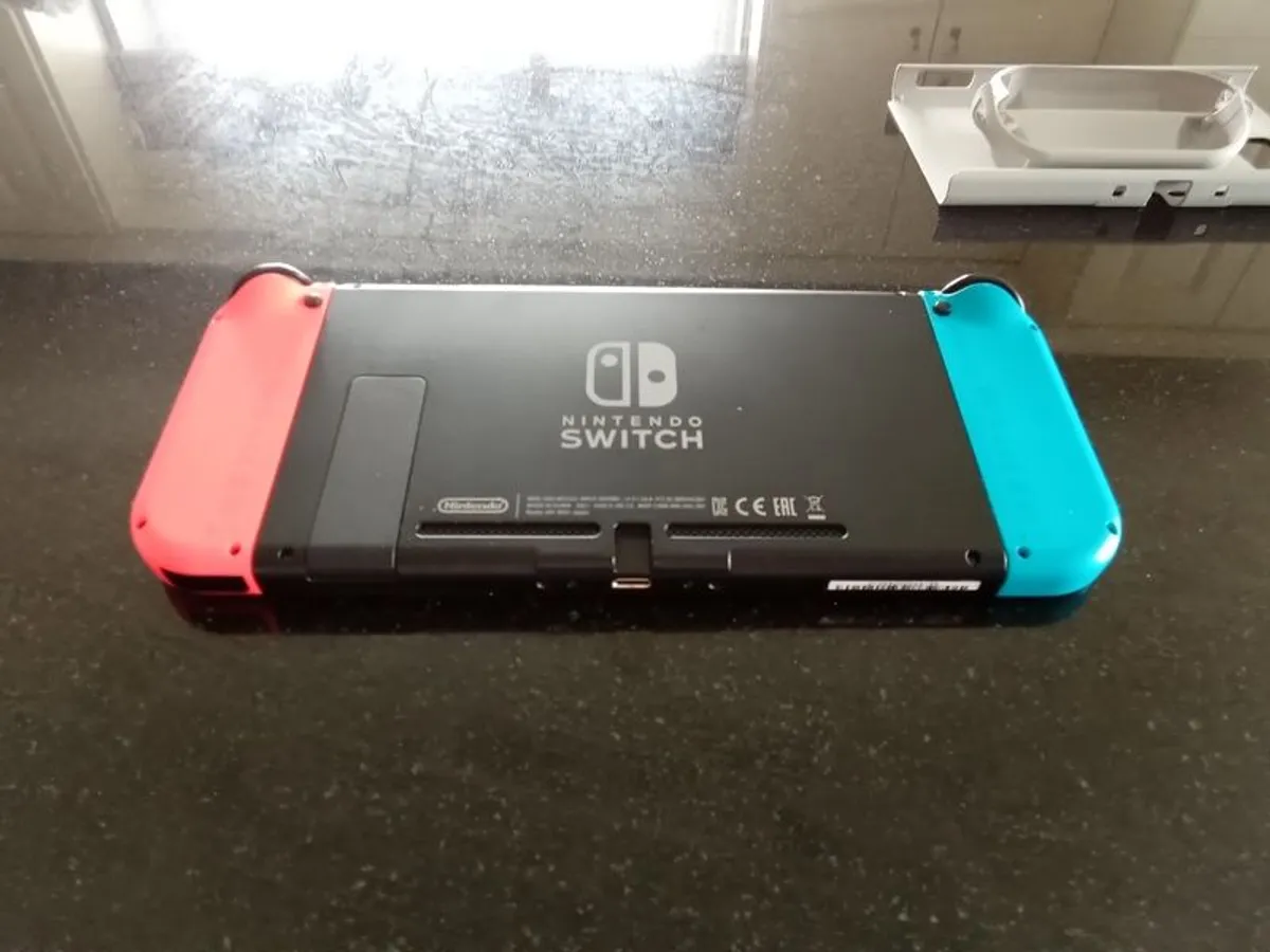 Nintendo Switch Perfect condition plus accessories - Image 4